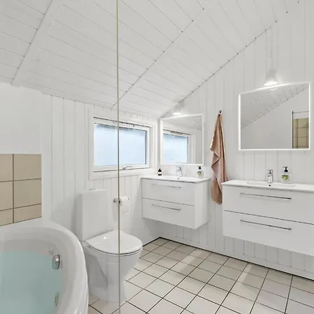 Stunning In Dronningmolle